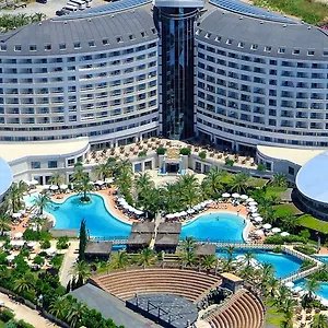 Resort Royal Wings